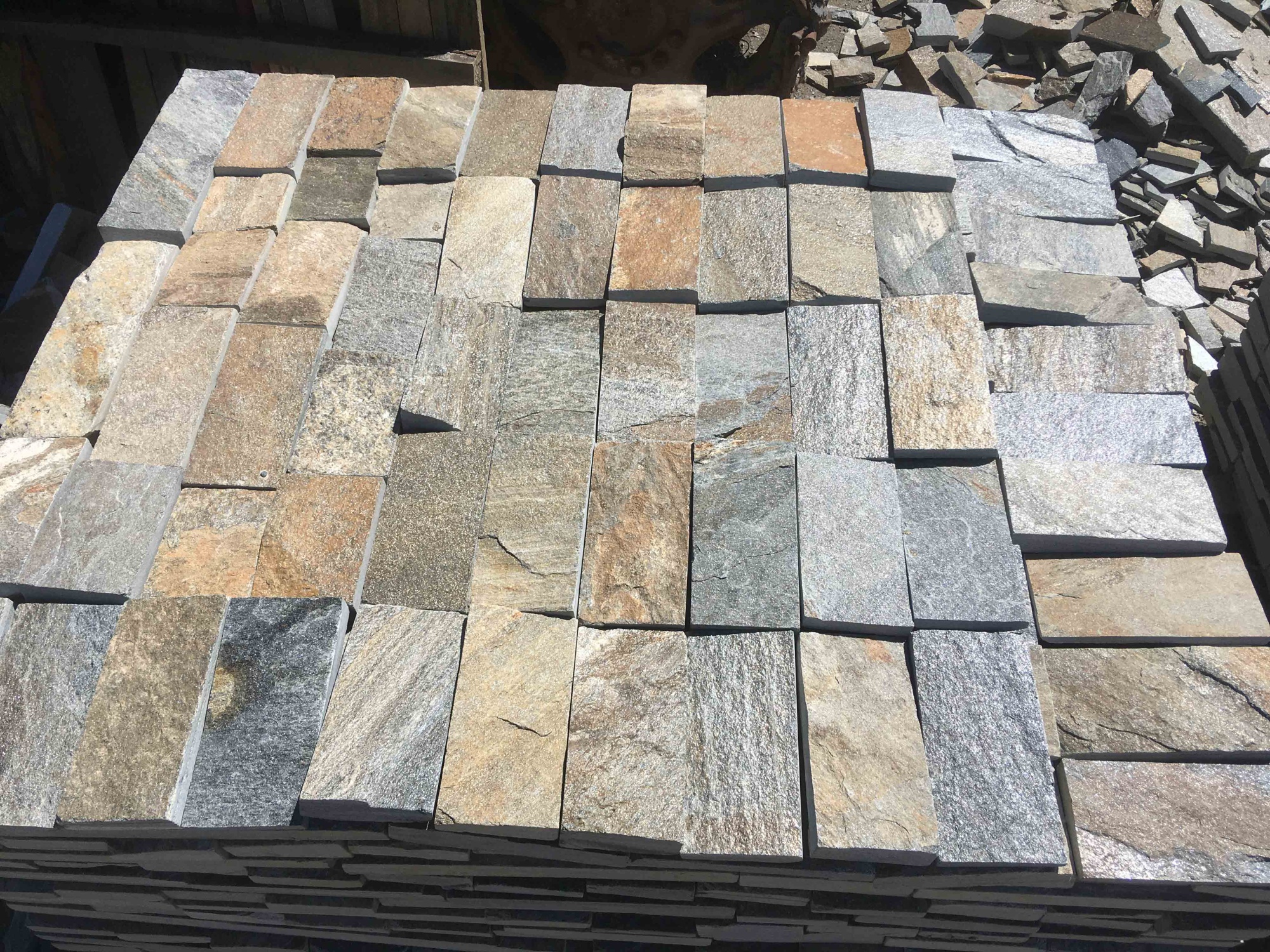 Плитка пилёная златолит Уральский для фасада купить в Казани