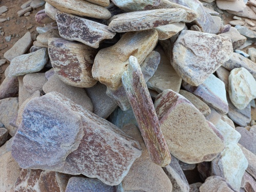 Златолит жёлтый, жёлто-зелёный глыбки и валуны для ланшафтного дизайна купить в Казани