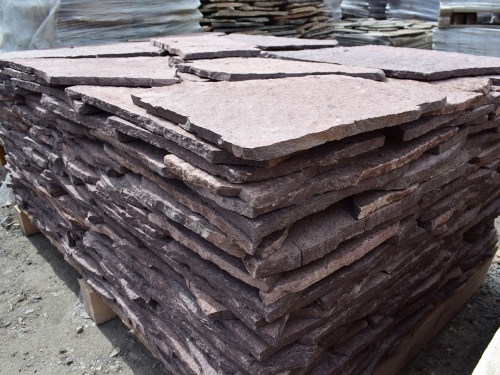 Плитняк лемезит бордовый для облицовки цоколя 20-25 мм  купить в Казани