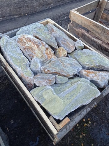 Златолит жёлтый, жёлто-зелёный глыбки и валуны для ланшафтного дизайна купить в Казани