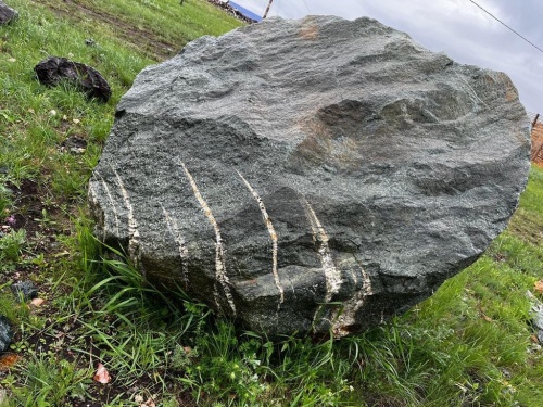 Гигантские зелёные валуны для ландшафтного дизайна весом более 5 тонн купить в Казани