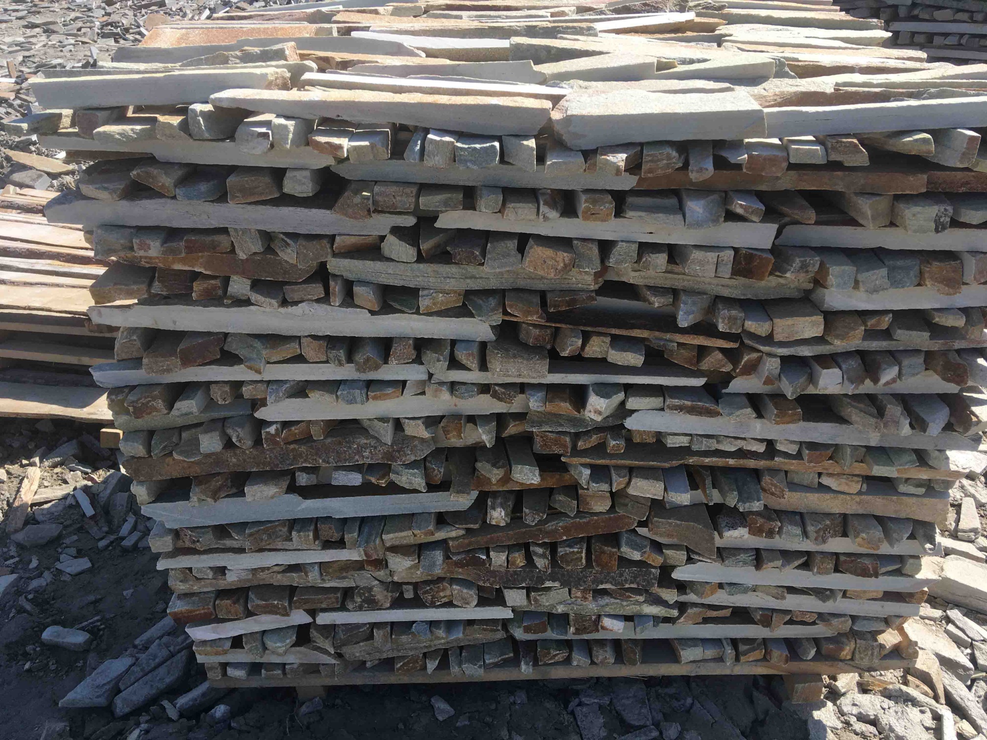 Горбушка златолит золотистый для облицовки купить в Казани