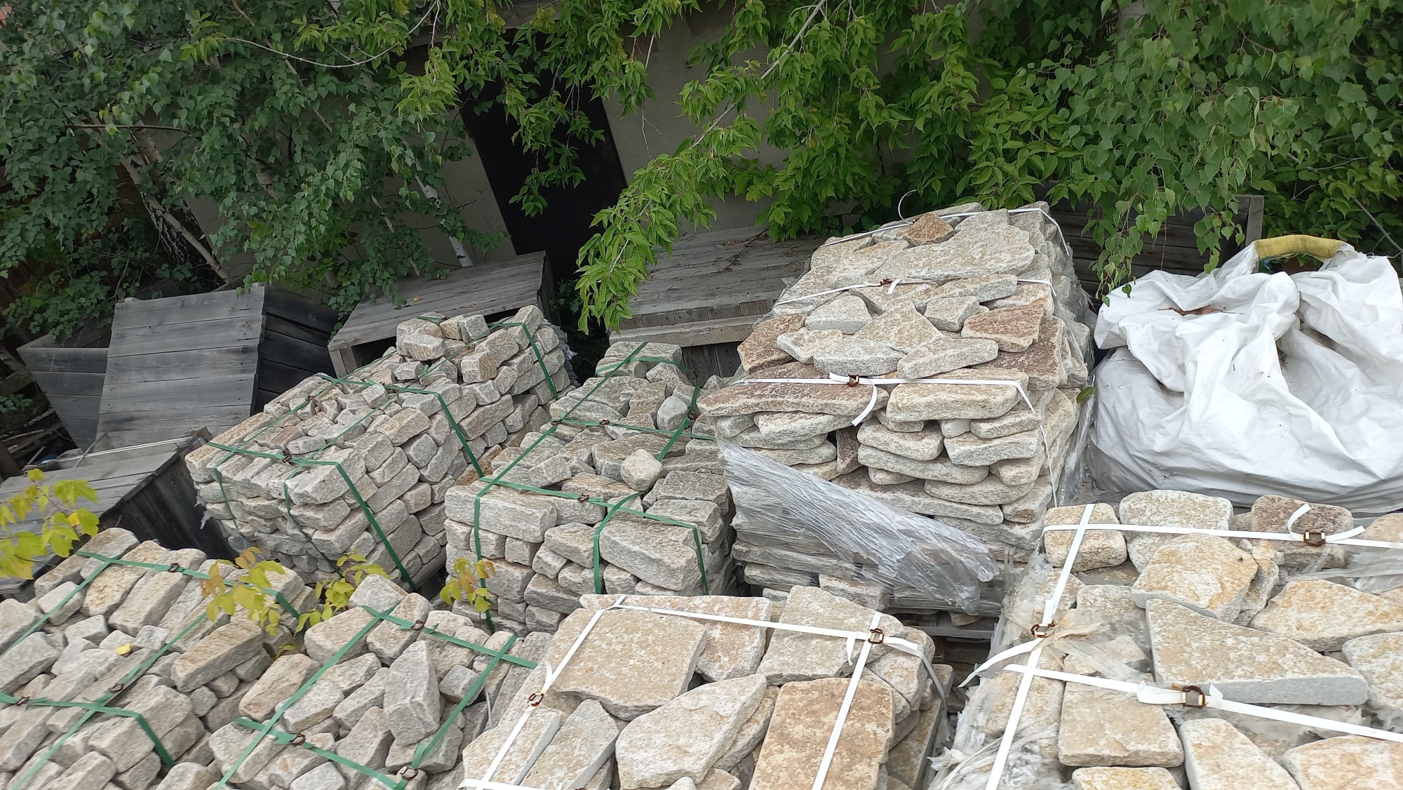 Плитняк гранитный галтованный купить в Казани