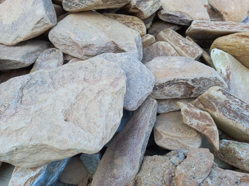 Златолит жёлтый, жёлто-зелёный глыбки и валуны для ланшафтного дизайна купить в Казани