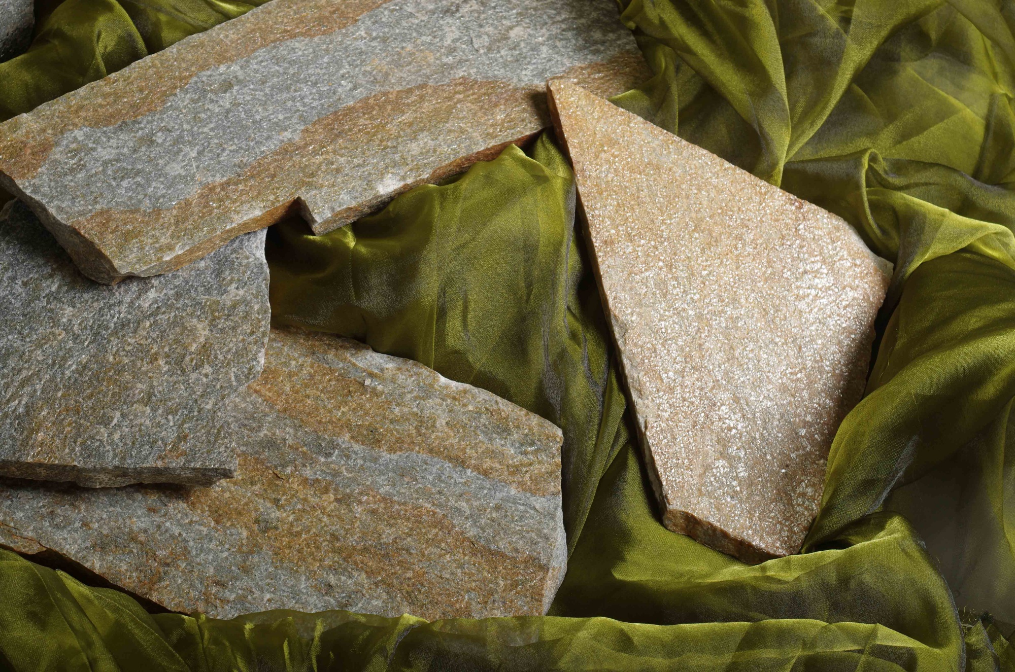 Плитняк златолит Уральский  для фасада купить в Казани