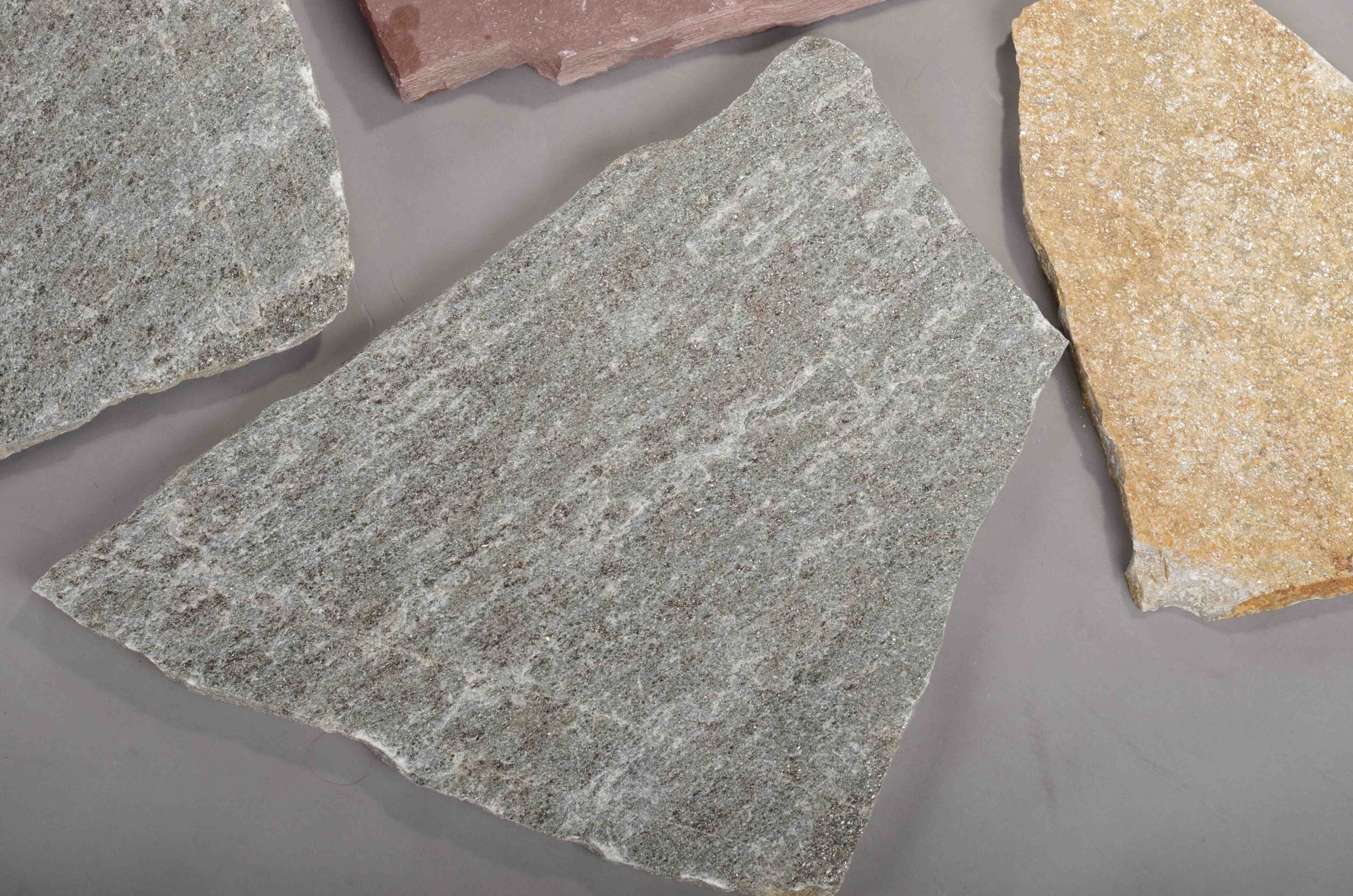 Плитняк златолит Уральский  для фасада купить в Казани