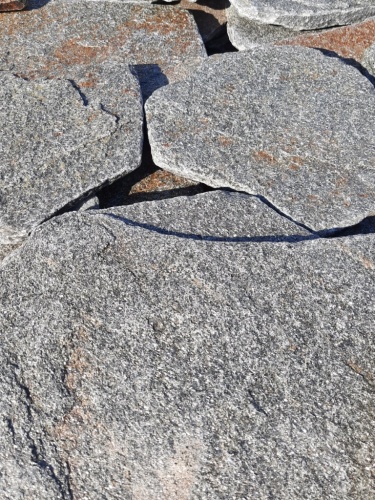 Златолит серебристый галтованный для лестниц купить в Казани