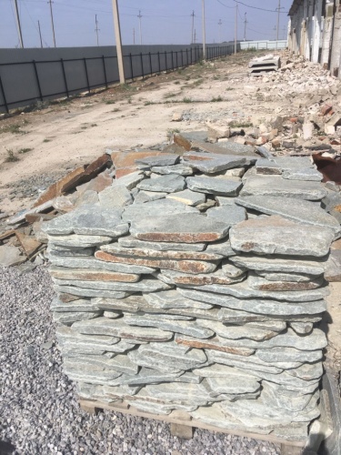 Златолит серебристый галтованный для лестниц купить в Казани