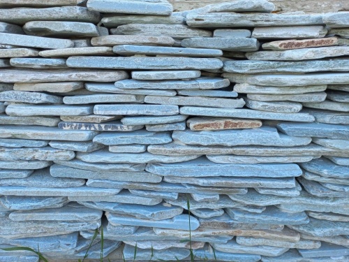 Плитняк златолит зелёный галтованный для цоколя купить в Казани