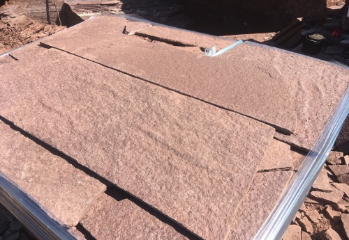 Плитняк лемезит бордовый для мощения на бетон 2,5-3 см купить в Казани